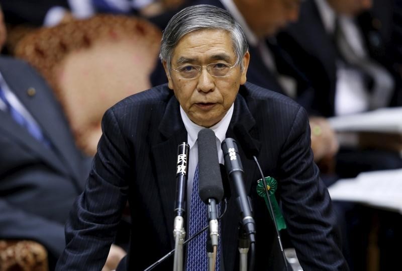 © Reuters. كورودا: المركزي الياباني لا يخوض في حرب عملات بتبنيه أسعار فائدة سلبية