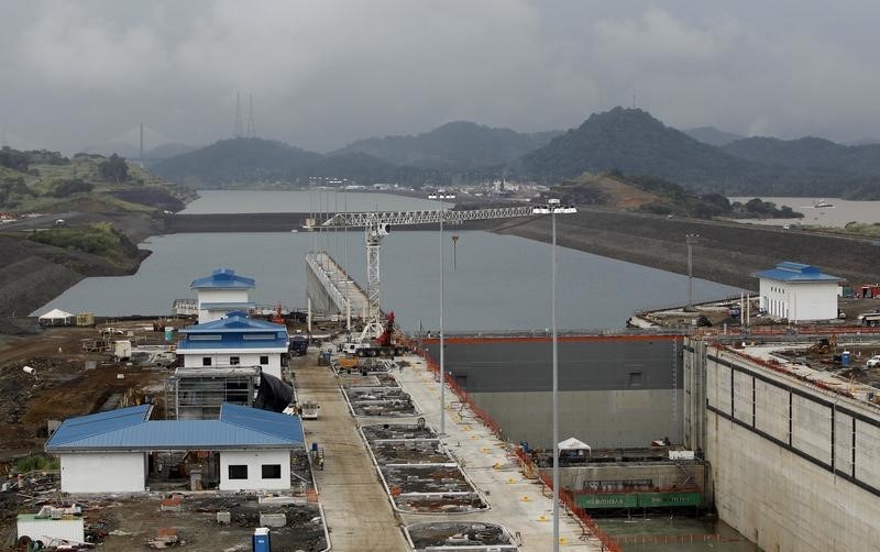 © Reuters. Ampliación del Canal de Panamá estará lista a finales de junio: jefe ACP