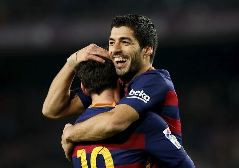 © Reuters. El Barça vapulea al Valencia en la Copa del Rey con cuatro goles de Suárez