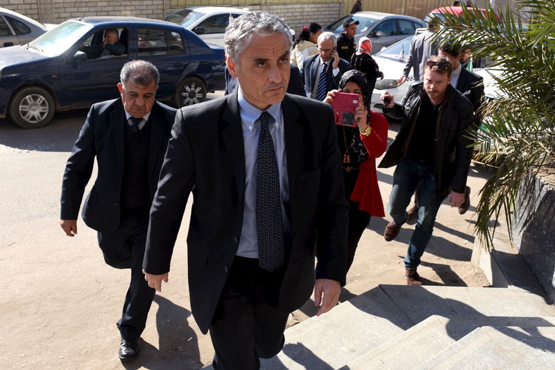 © Reuters. Italian Ambassador to Egypt Maurizio Massari arrives at the morgue in Cairo,