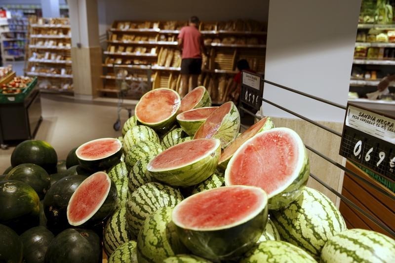 © Reuters. El mercado del gran consumo en España se mantendrá estable en 2016