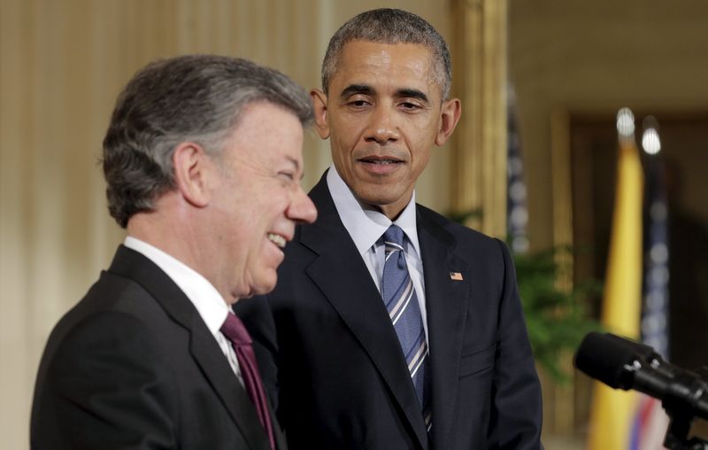 © Reuters. Obama e Juan Manuel Santos durante encontro na Casa Branca