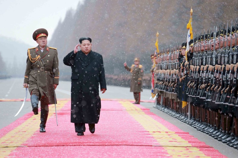 © Reuters. KCNA picture shows North Korean leader Kim Jong Un saluting during a visit to the Ministry of the People's Armed Forces on the occasion of the new year