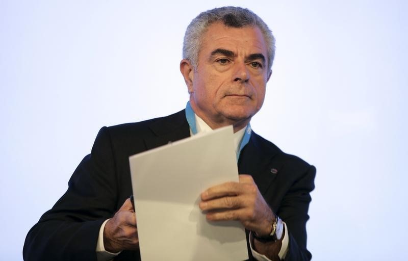 © Reuters. Finmeccanica CEO Moretti looks on during the "Rome 2015 MED, Mediterranean dialogues" forum in Rome