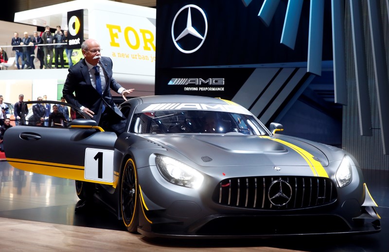 © Reuters. Daimler CEO Zetsche presents the new Mercedes-AMG GT3 race car during the first press day ahead of the 85th International Motor Show in Geneva