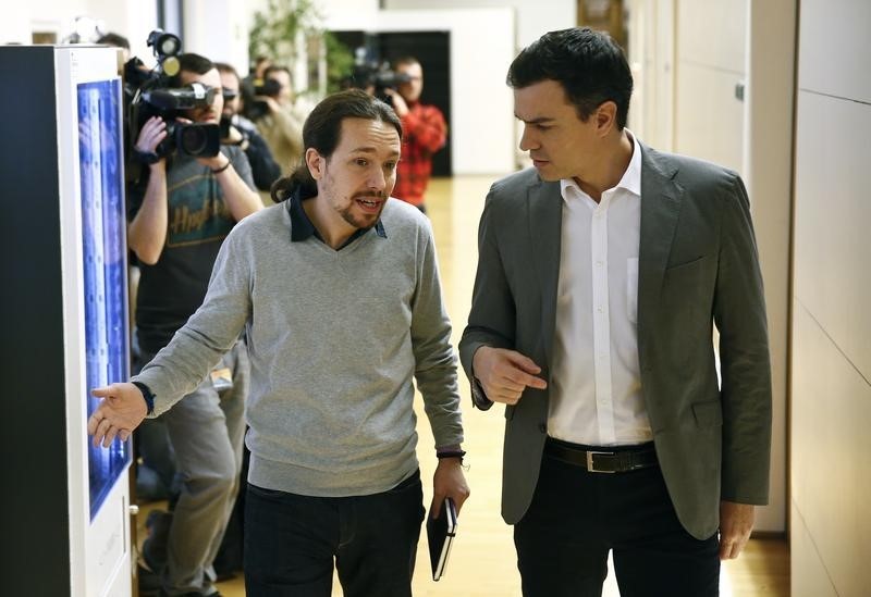 © Reuters. Podemos no negociará con PSOE si mantiene las conversaciones con Ciudadanos
