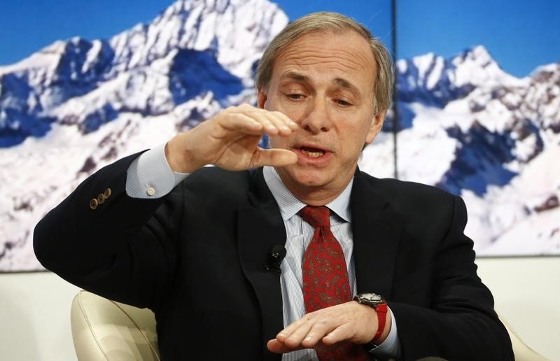 © Reuters. Dalio, Chairman and Chief Investment Officer of Bridgewater Associates gestures at the Ending the Experiment event in the Swiss mountain resort of Davos