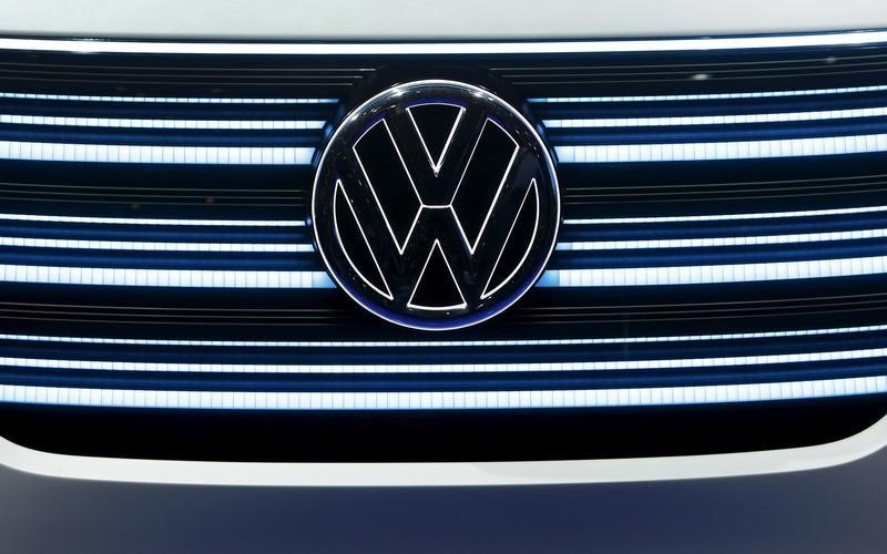 © Reuters. Volkswagen sign is seen at a Volkswagen dealership in Carlsbad