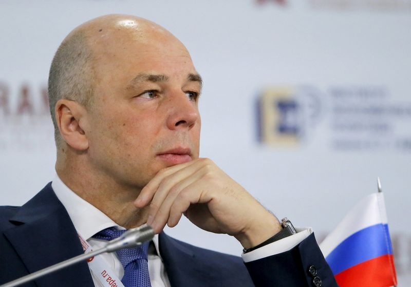 © Reuters. Министр финансов РФ Антон Силуанов на Гайдаровском форуме в Москве 