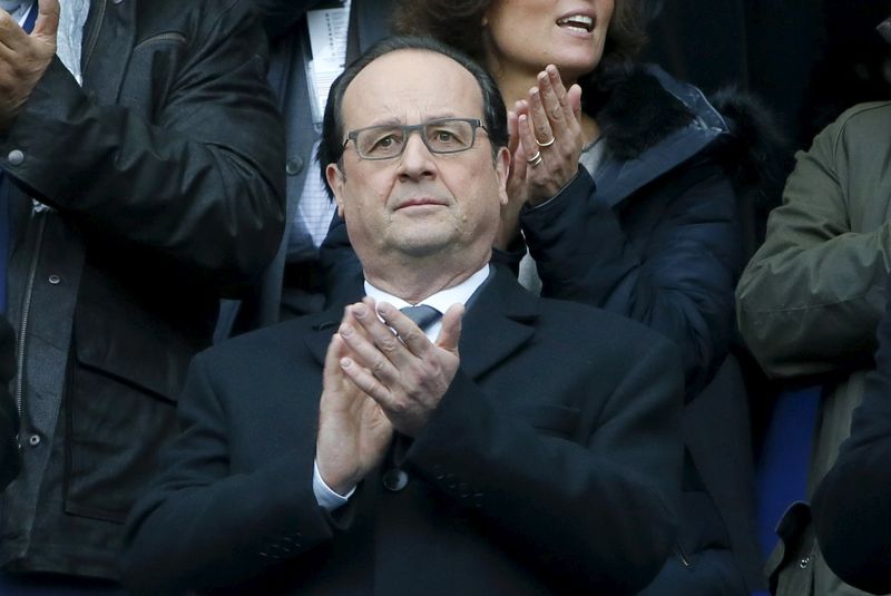 © Reuters. بحضور أولوند..استاد فرنسا يفتح أبوابه للمرة الأولى منذ هجمات باريس