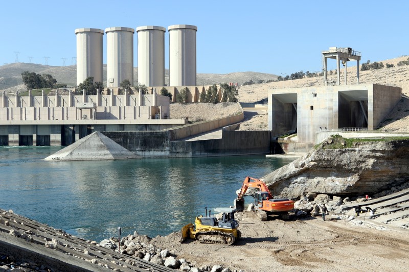© Reuters. وزير الموارد المائية العراقي يقلل من شأن تحذيرات من انهيار سد الموصل