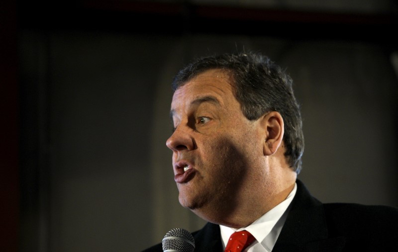 © Reuters. U.S. Republican presidential candidate Chris Christie speaks at a campaign event in Bedford