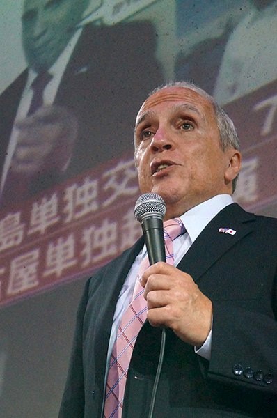 © Reuters. Former telephone company employee Tony Marano is seen at a speaking engagement in Toyko