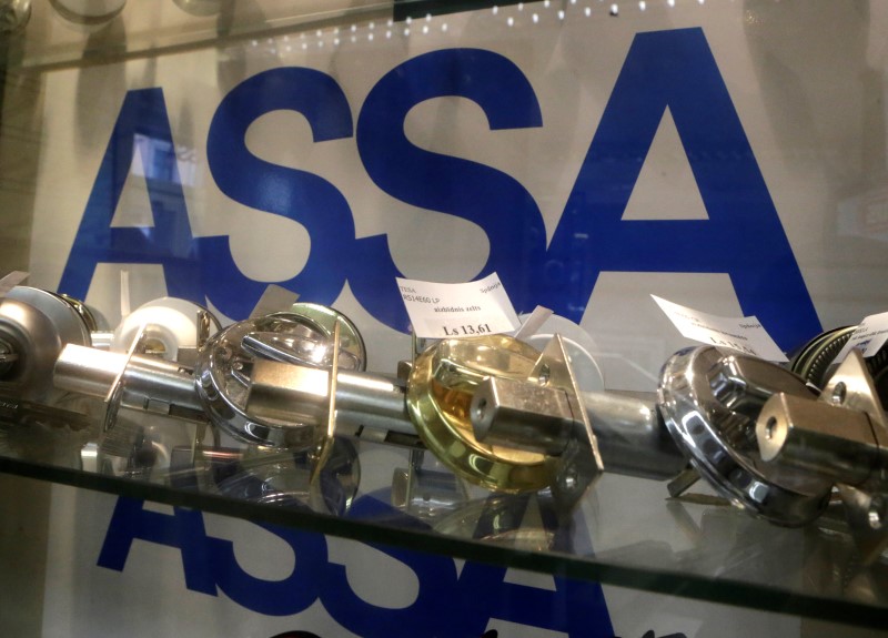 © Reuters. Assa Abloy locks are displayed in a shop in Riga