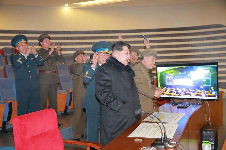 © Reuters. North Korean leader Kim Jong Un reacts as he watches a long range rocket launch in this undated photo released by North Korea's Korean Central News Agency (KCNA) in Pyongyang