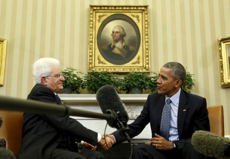 © Reuters. President Obama meets Italian President Mattarella in Washington