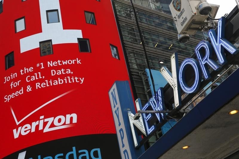 © Reuters. Advertisement for Verizon is seen at Times Square in New York