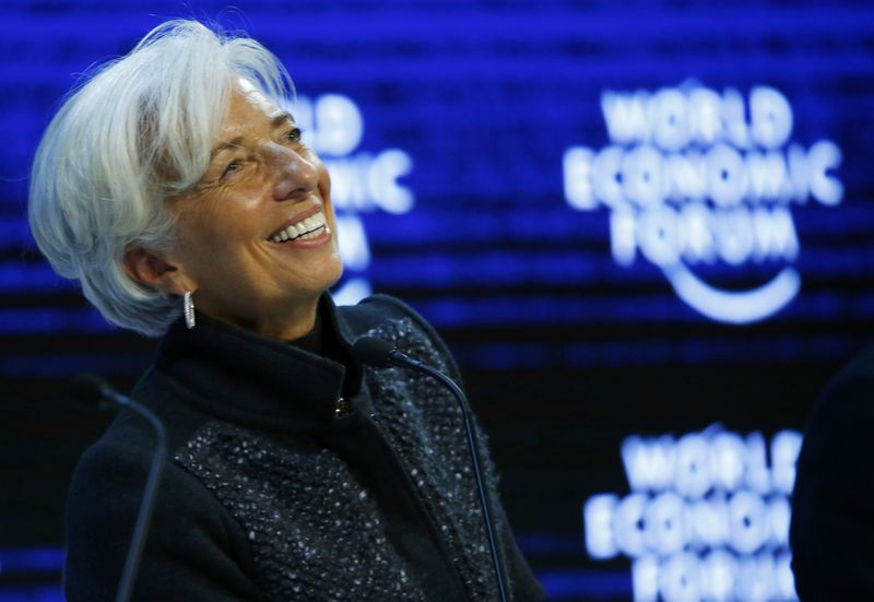 © Reuters. Lagarde Managing Director of the IMF attends  the session "The Global Economic Outlook" during the annual meeting of the World Economic Forum in Davos