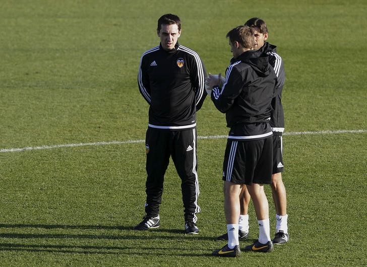 © Reuters. Neville reitera su "fe ciega" para mejorar la situación del Valencia