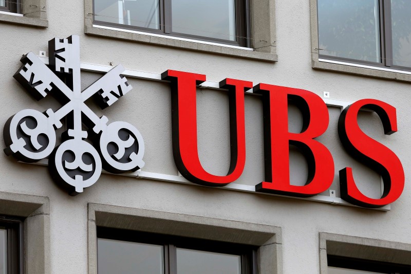 © Reuters. The company's logo is seen at a branch of Swiss bank UBS in Zurich