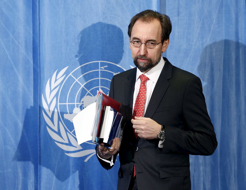 © Reuters. U.N. Human Rights High Commissioner Zeid Ra'ad Al Hussein arrives for a media briefing in Geneva, Switzerland