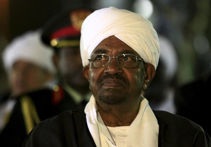 © Reuters. الرئيس السوداني يعين رئيسا جديدا لهيئة الأركان