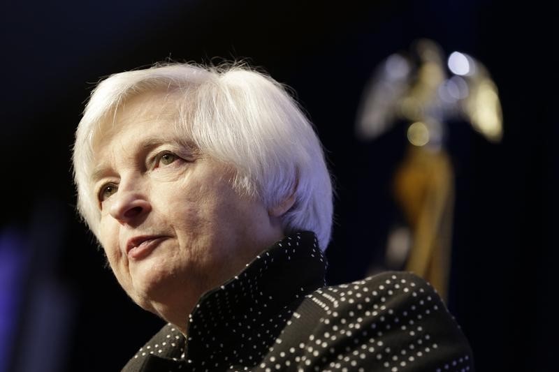 © Reuters. U.S. Federal Reserve Chair Yellen addresses the Economic Club of Washington in Washington