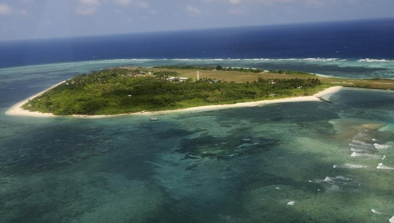 © Reuters. Aerial view of the Pagasa (Hope) Island, part of the disputed Spratly group of islands, in the South China Sea located off the coast of western Philippines