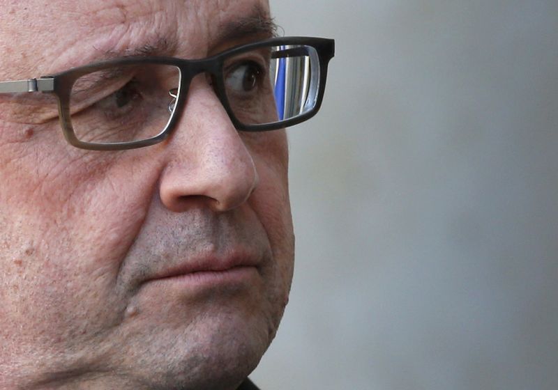 © Reuters. Hollande quiere quitar la ciudadanía francesa a los condenados por terrorismo