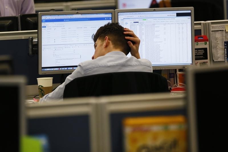 © Reuters. A broker works on the trading floor at IG Index in London