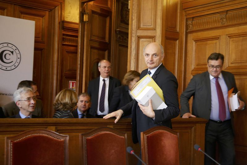 © Reuters. LA COUR DES COMPTES PRUDENTE SUR LA RÉDUCTION DU DEFICIT 2016