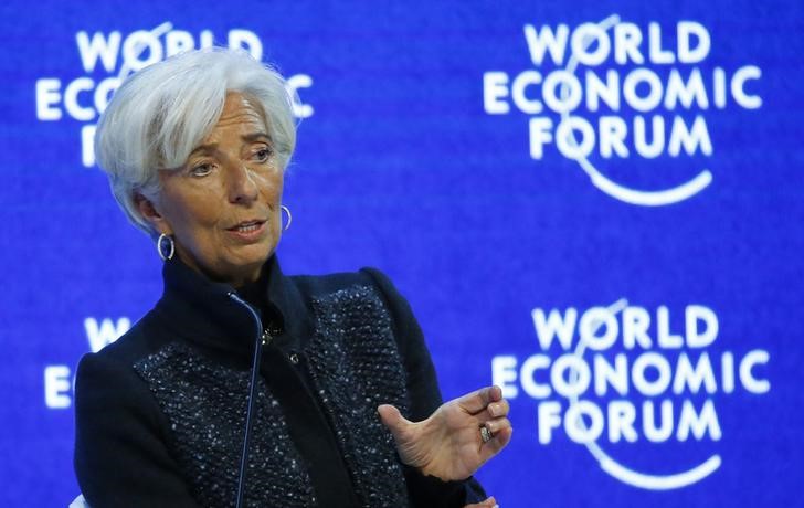 © Reuters. Lagarde Managing Director of the IMF attends  the session "The Global Economic Outlook" during the annual meeting of the World Economic Forum in Davos