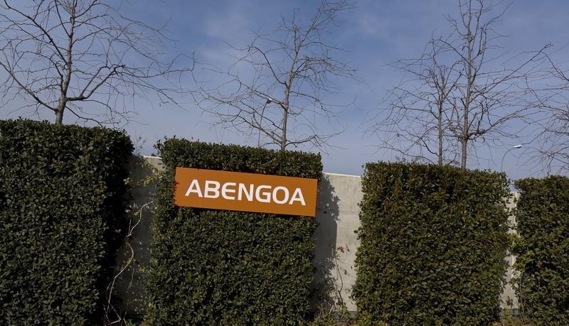 © Reuters. An Abengoa logo is seen in the Andalusian capital of Seville, southern Spain