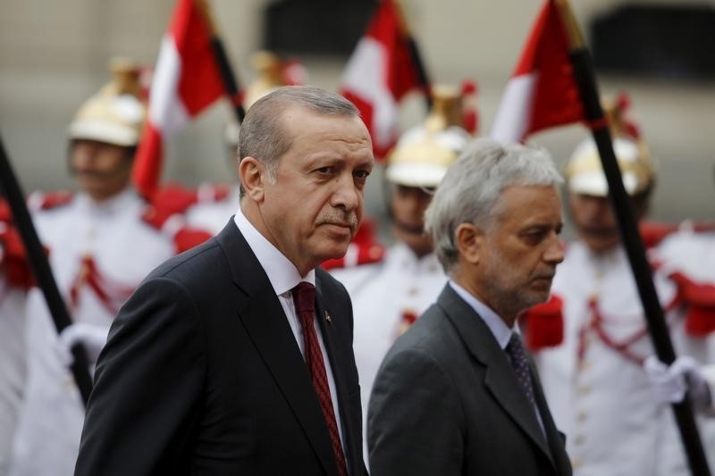 © Reuters. Erdogan reprende a EEUU por apoyar a los rebeldes sirios kurdos