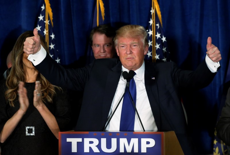 © Reuters. Republican U.S. presidential candidate Donald Trump reacts at his 2016 New Hampshire presidential primary night rally in Manchester