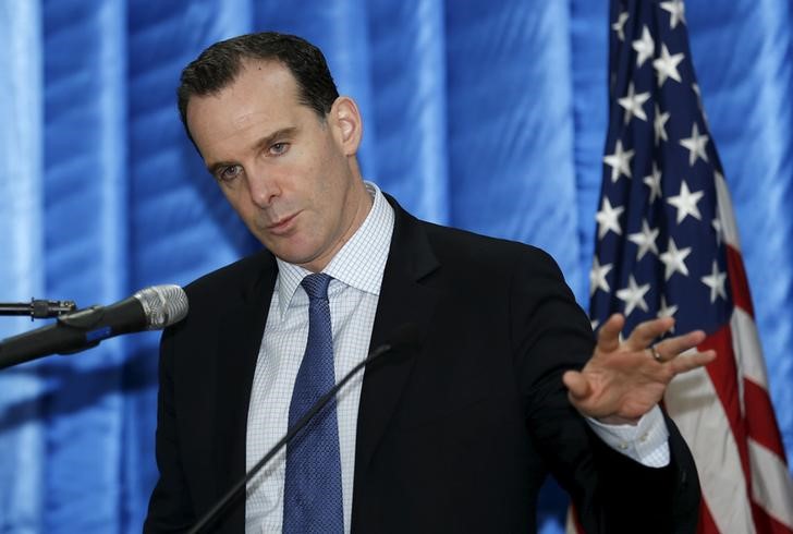 © Reuters. McGurk, the United States' new envoy to the coalition it leads against Islamic State, speaks to reporters during a news conference at the U.S. embassy in the heavily fortified Green Zone in Baghdad