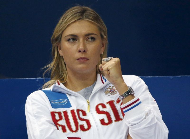 © Reuters. Sharapova se retira del Abierto de Catar por lesión en un brazo