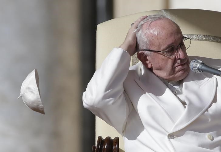 © Reuters. Grupo católico pide al Papa que permita métodos anticonceptivos contra el Zika