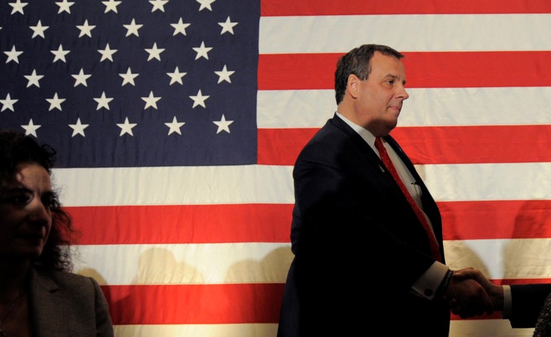 © Reuters.  Los republicanos Christie y Fiorina abandonan carrera a presidencia de EEUU