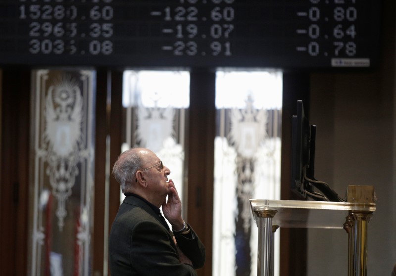 © Reuters. El Ibex reanuda el descenso ante la falta de factores positivos 