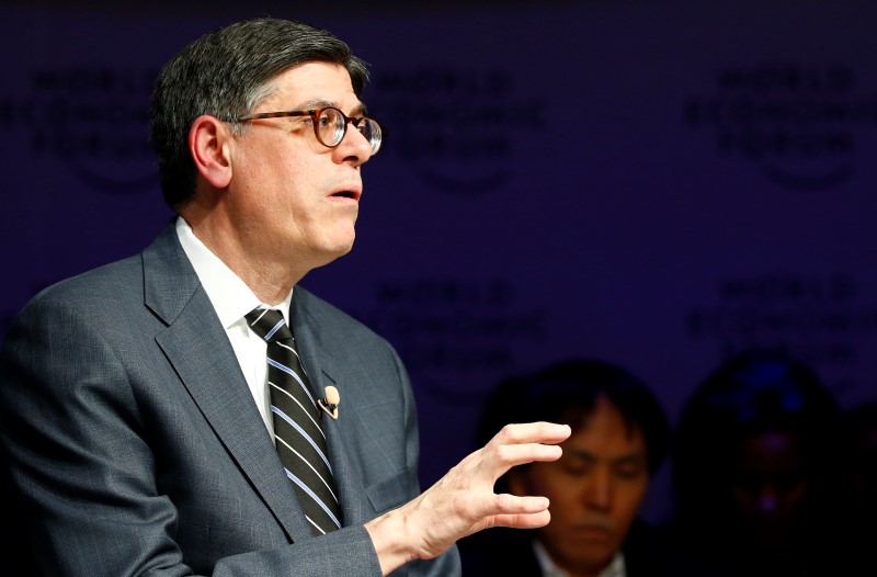 © Reuters. Lew, U.S. Secretary of the Treasury, speaks during the session 'Global Financial Priorities for 2016' at the annual meeting of the World Economic Forum (WEF) in Davos