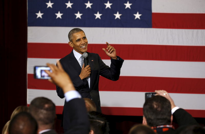 © Reuters. U.S. President Obama speaks to supporters and volunteers during his visit to Springfield