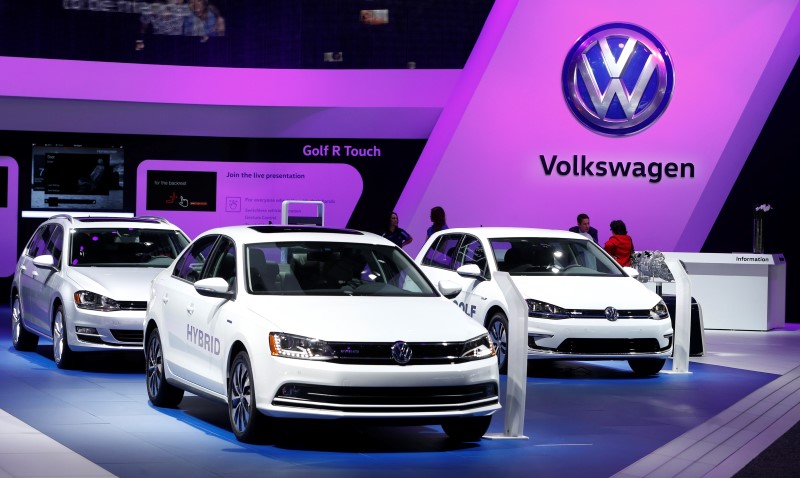 © Reuters. A Volkswagen Golf Hybrid is displayed at the North American International Auto Show in Detroit
