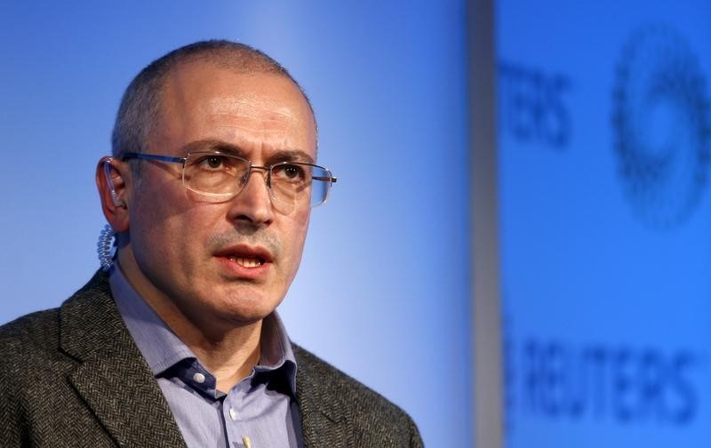 © Reuters. Former Russian tycoon Mikhail Khodorkovsky speaks during a Reuters Newsmaker event at Canary Wharf in London