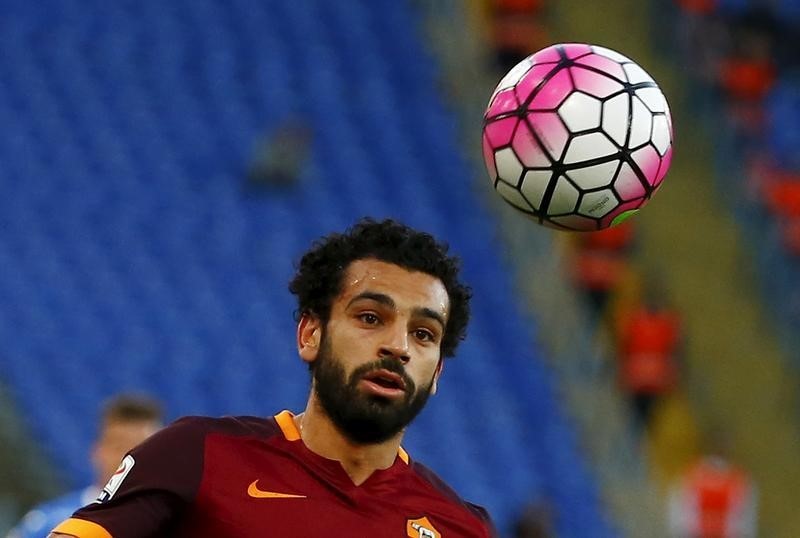 © Reuters. صلاح يقود روما للمركز الثالث في الدوري الايطالي