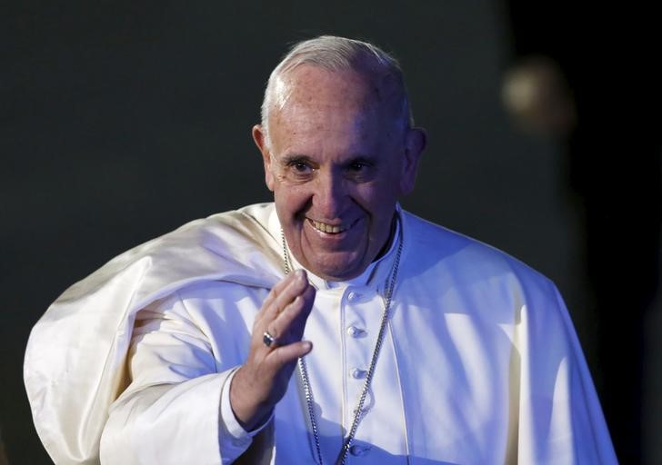 © Reuters. البابا يحث على السلام خلال زيارته لمناطق الفقر والعنف في المكسيك