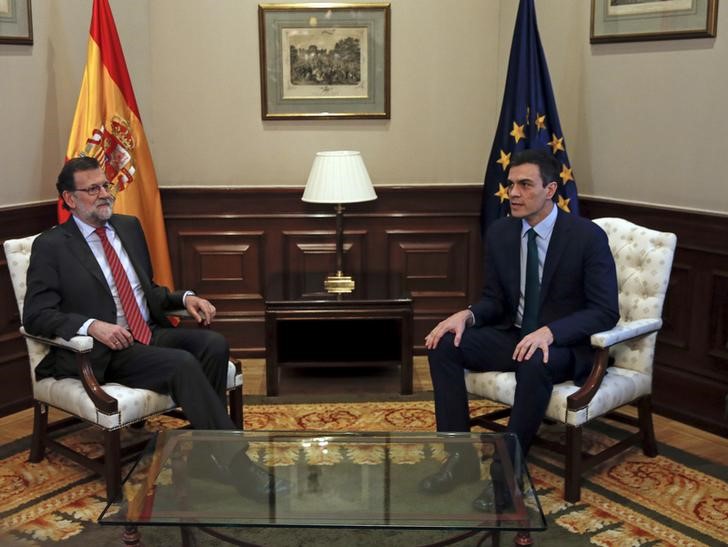 © Reuters. Rajoy: "Sánchez puede ganar la investidura, pero no podrá gobernar"