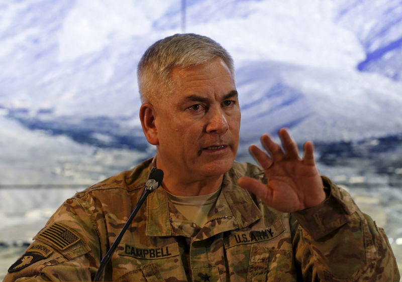 © Reuters. U.S. Army General John Campbell, the commander of international and U.S. forces in Afghanistan, speaks during a news conference at Resolute Support headquarters in Kabul