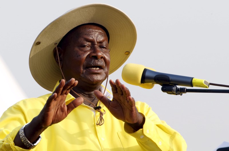 © Reuters. Uganda's President and ruling party National Resistance Movement presidential candidate Museveni gestures during campaign rally in capital Kampala