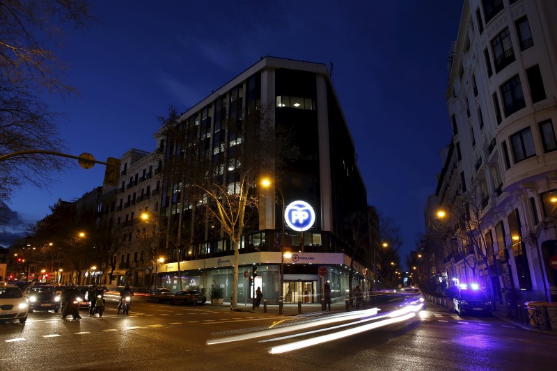 © Reuters. Traffic pass in front of the ruling People's Party (PP) headquarters in Madrid,